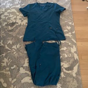 Greys anatomy scrub set size small